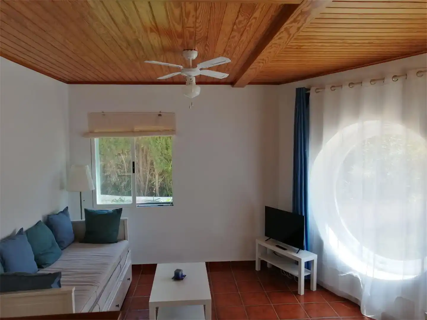 Sala d'estar de Casa adosada de lloguer en Moraira amb Aire condicionat, Jardí privat i Traster