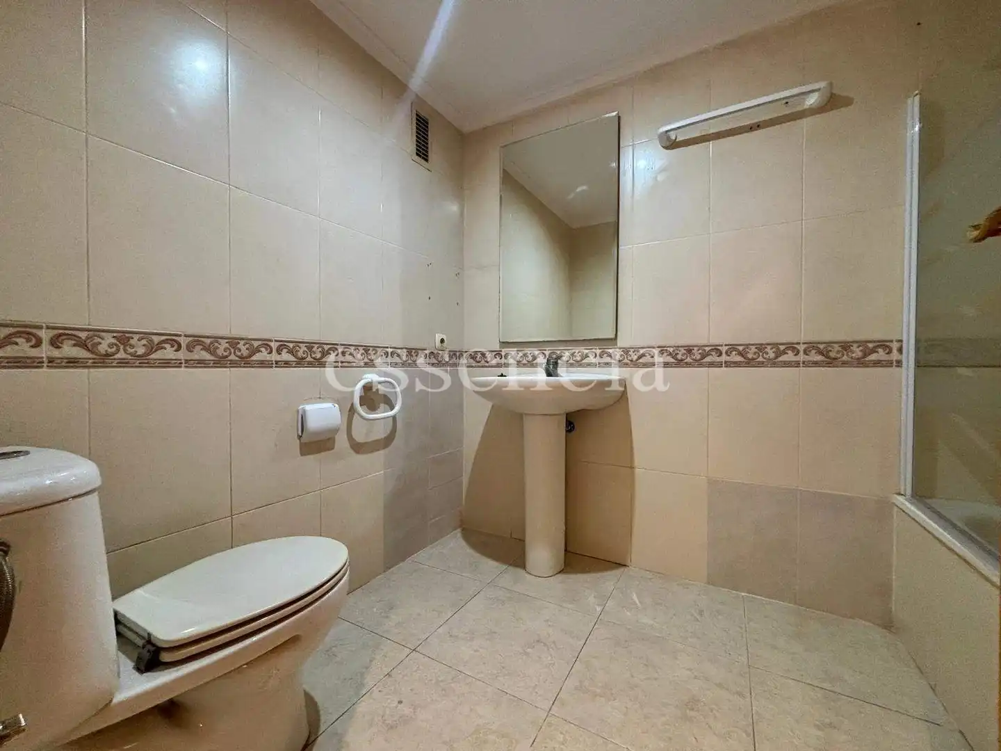 Bany de Pis en venda en Oliva