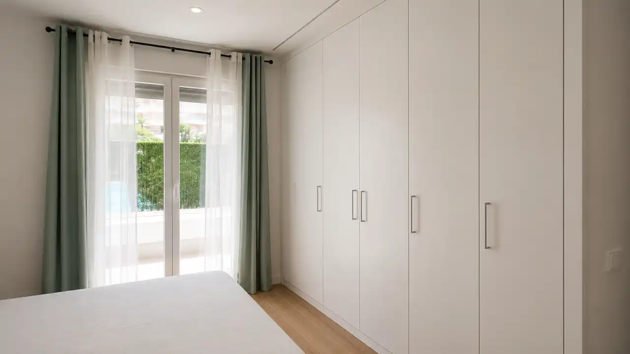 Habitación de Apartamento de alquiler en Marbella con Aire acondicionado, Calefacción y Terraza