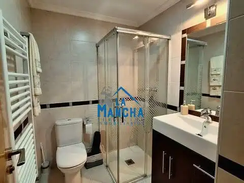 Badezimmer von Wohnung zum Verkauf in La Gineta mit Heizung, Terrasse und Möbliert