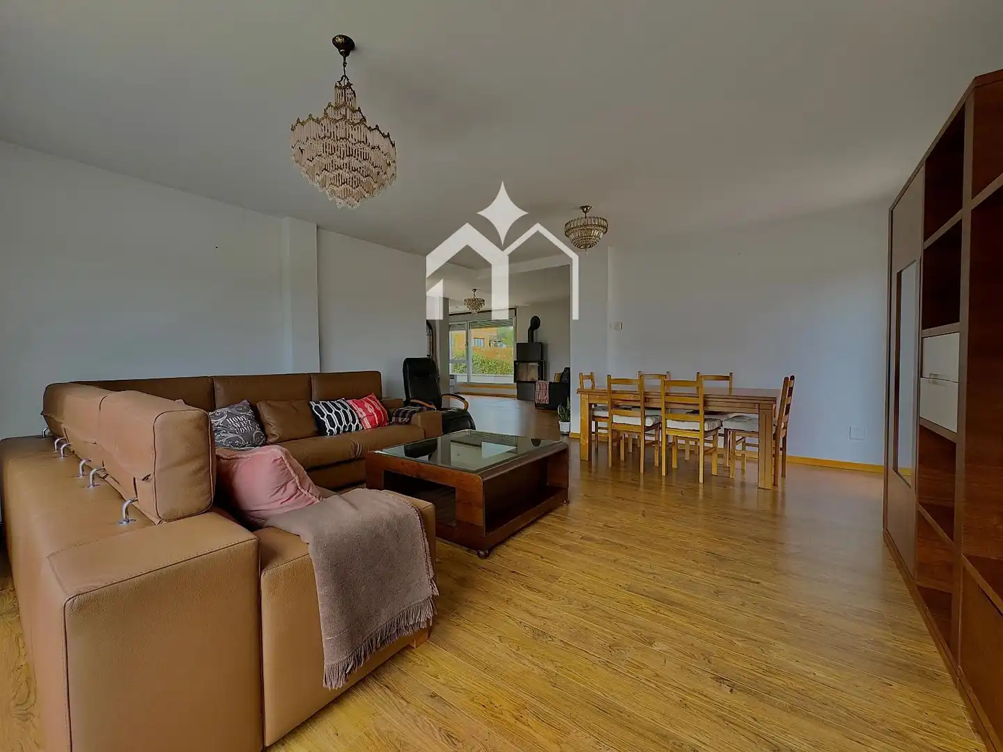Sala d'estar de Casa o xalet en venda en Cangas  amb Calefacció, Parquet i Terrassa