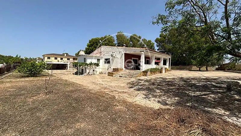 Vista exterior de Casa o xalet en venda en Turís amb Aire condicionat, Jardí privat i Terrassa