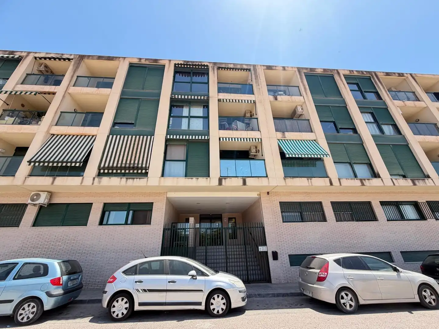 Vista exterior de Piso en venta en Monforte del Cid con Aire acondicionado, Parquet y Terraza