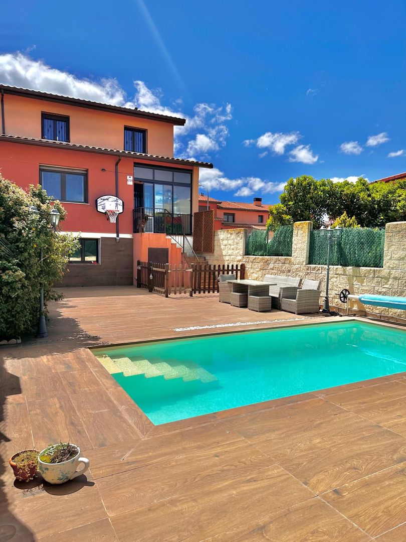 Piscina de Casa o xalet en venda en Segovia Capital amb Calefacció, Jardí privat i Terrassa
