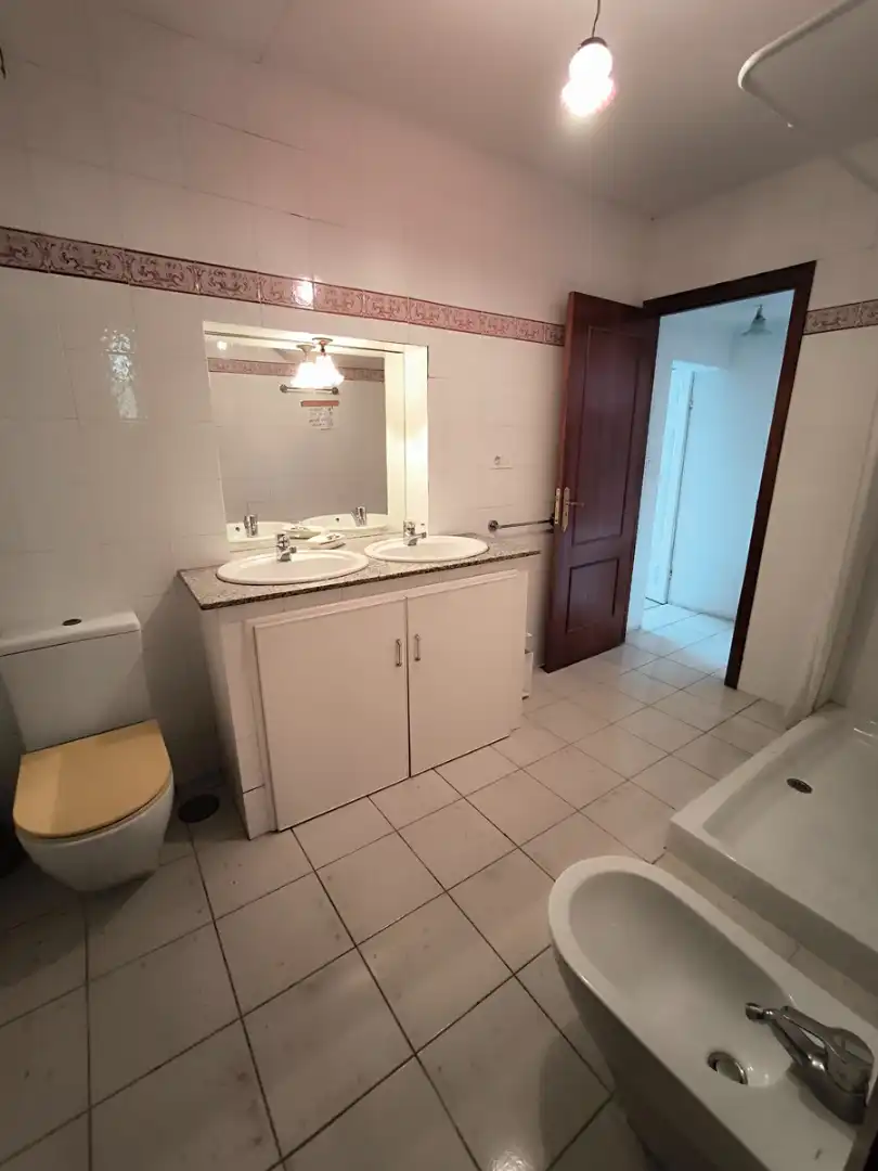 Baño de Casa o chalet en venta en Vilagarcía de Arousa con Calefacción, Jardín privado y Amueblado