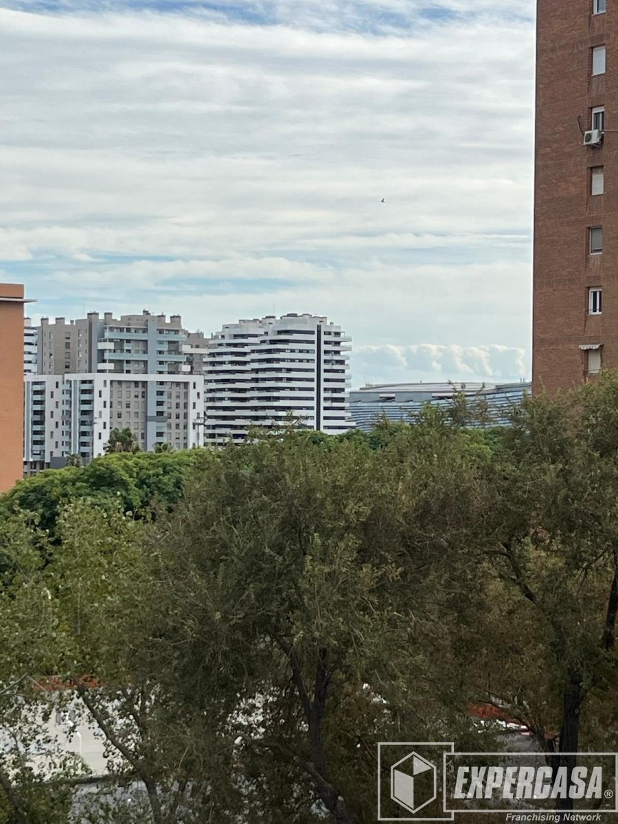 Exterior view of Flat for sale in  Valencia Capital  with Air Conditioner
