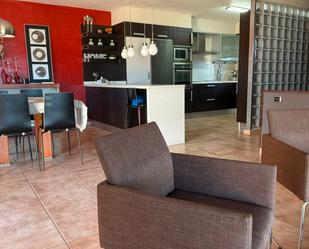 Sala d'estar de Casa adosada de lloguer en Granadilla de Abona amb Aire condicionat, Terrassa i Moblat