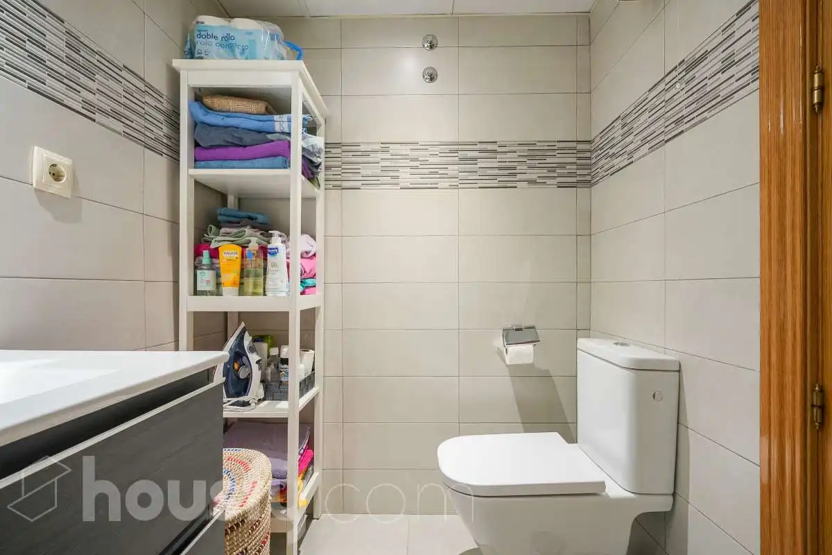 Baño de Piso en venta en Madrid con Aire acondicionado, Calefacción y Jardín privado