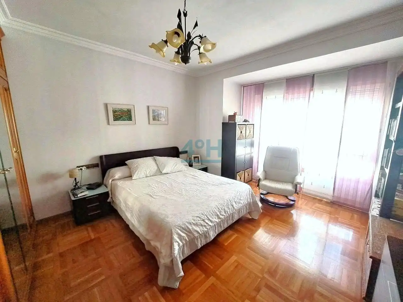 Habitación de Piso en venta en Ourense Capital  con Calefacción, Parquet y Amueblado