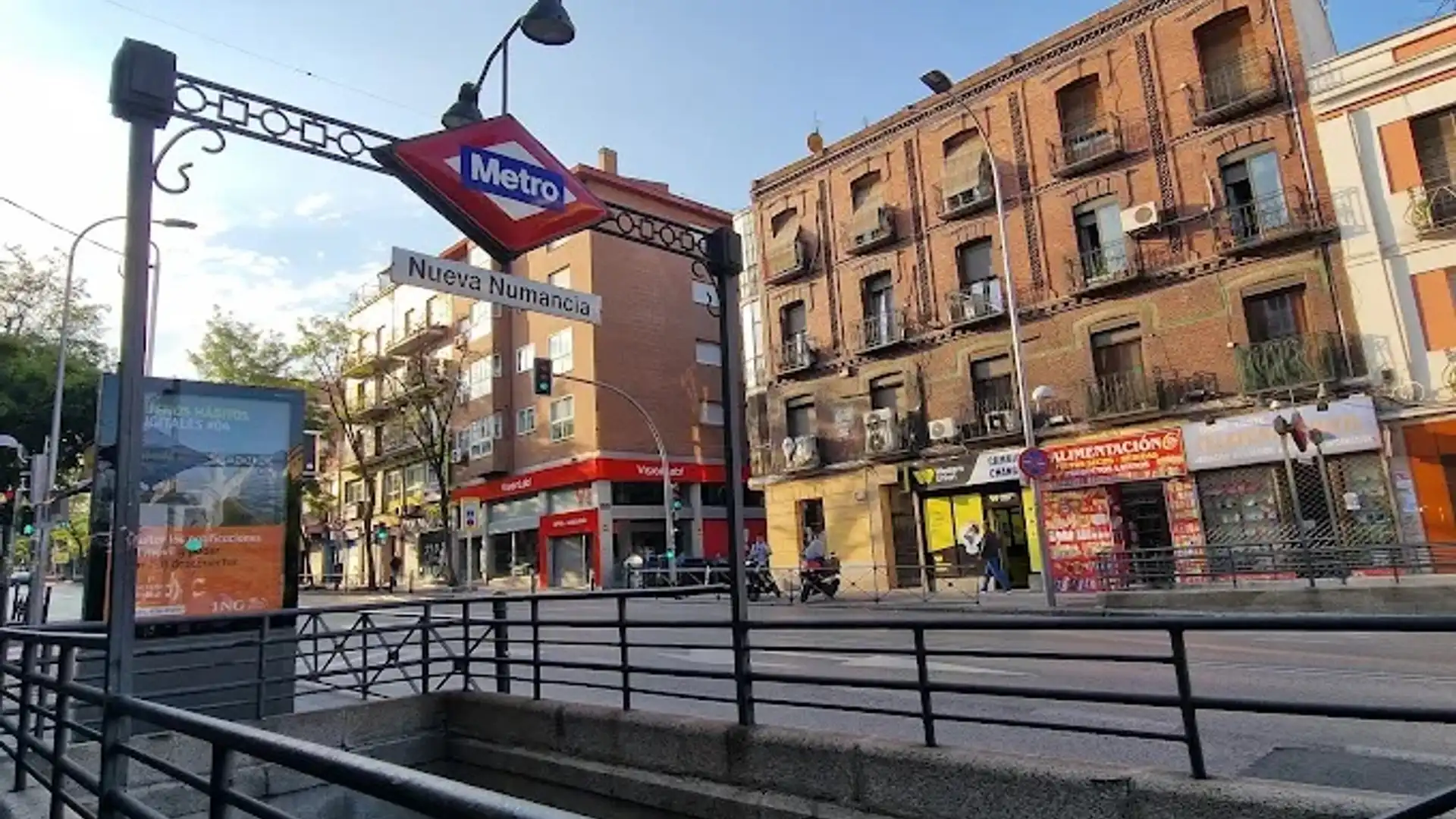 Exterior view of Premises for sale in  Madrid Capital