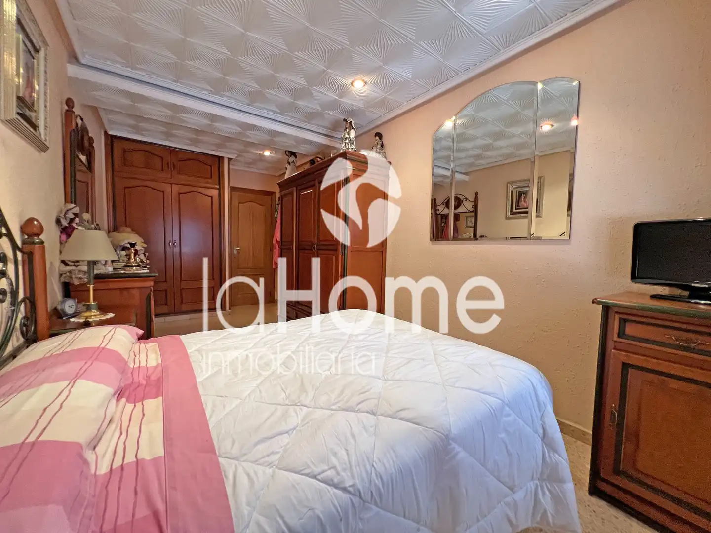 Bedroom of Flat for sale in Paterna  with Air Conditioner, Oven and Balcony