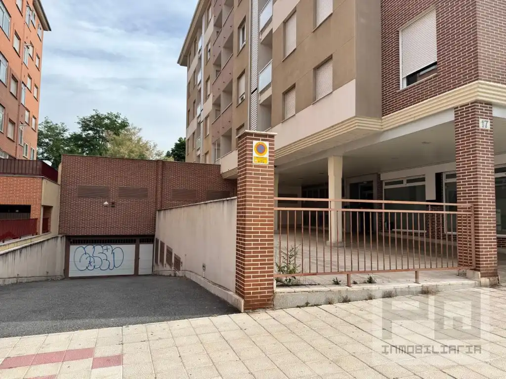Aparcament de Pis en venda en Ávila