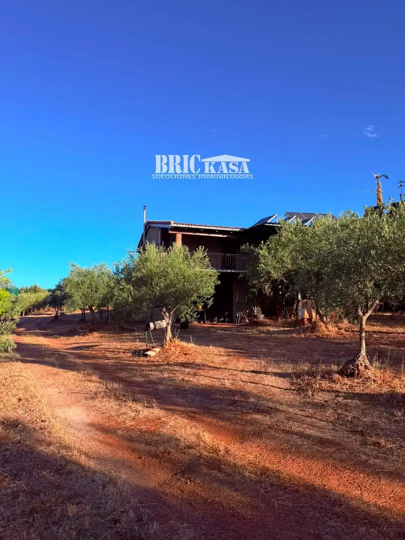 Vista exterior de Casa o chalet en venta en Cáceres con Trastero, Piscina y Amueblado