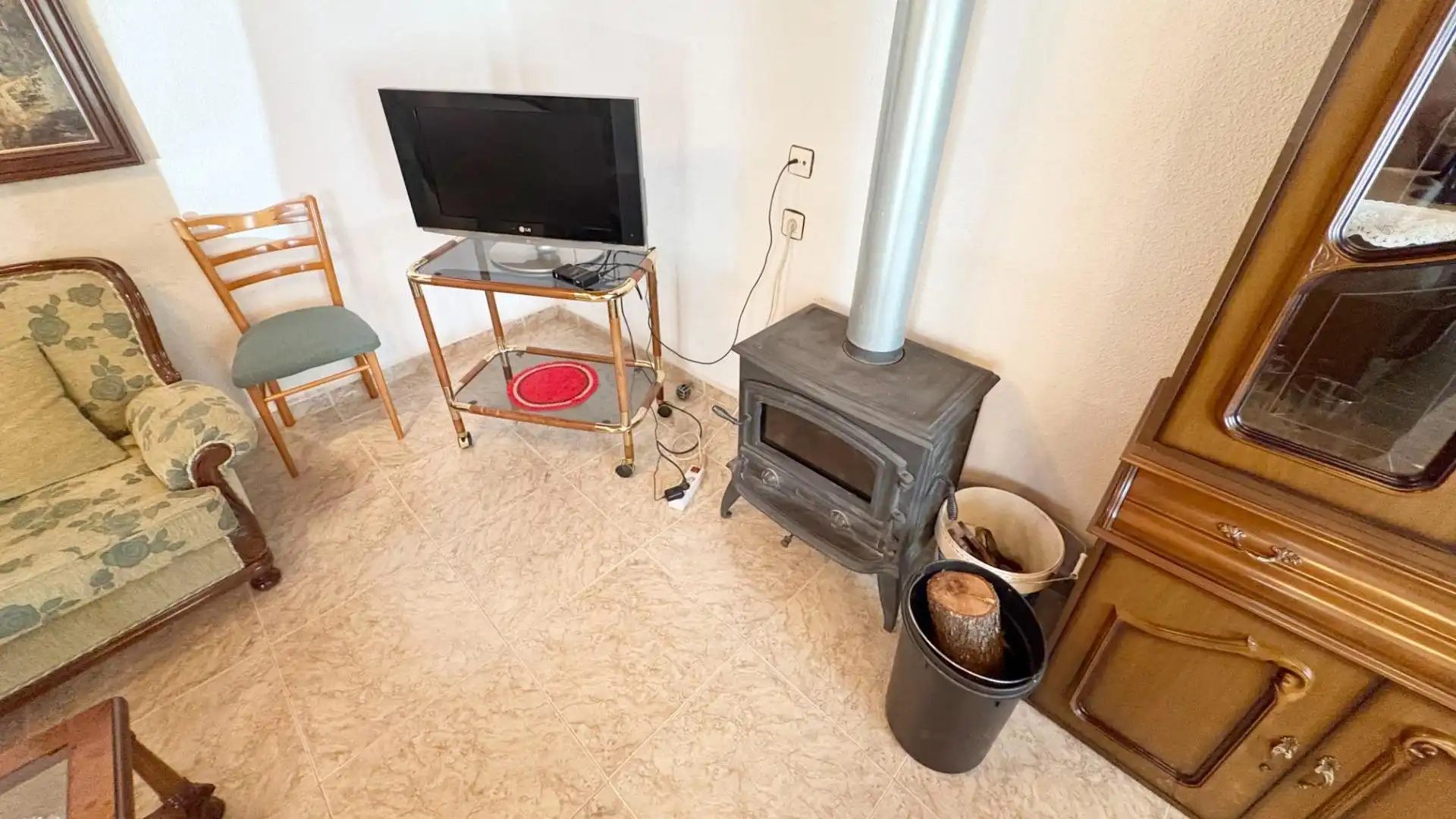 Sala d'estar de Casa o xalet en venda en Pedrosillo de los Aires amb Calefacció i Moblat