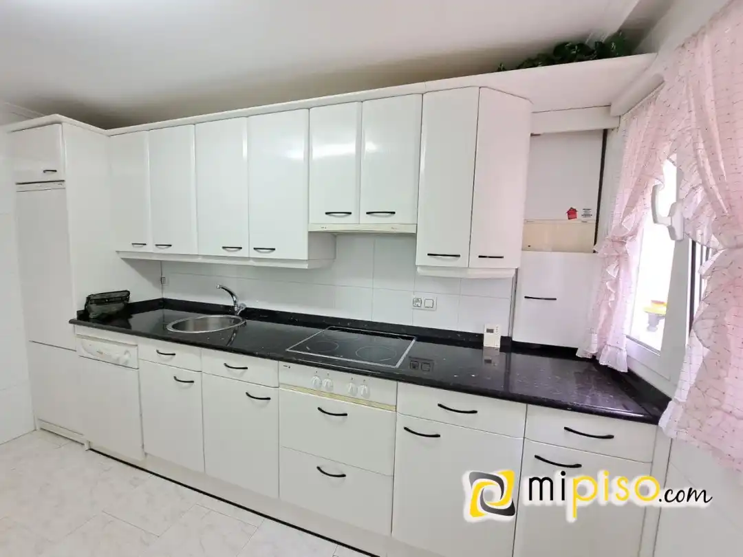 Flat for rent in MENENDEZ PELAYO, 29, Zona Playa