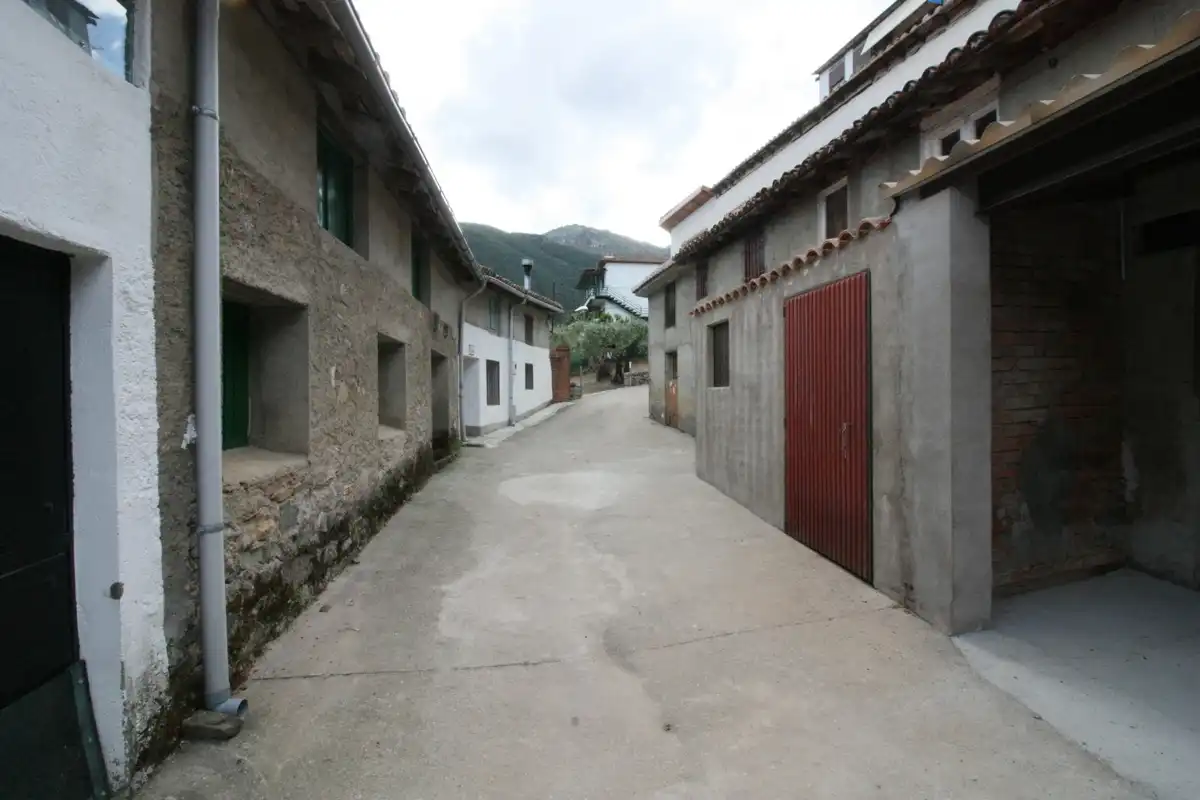 Vista exterior de Finca rústica en venda en Guisando amb Balcó
