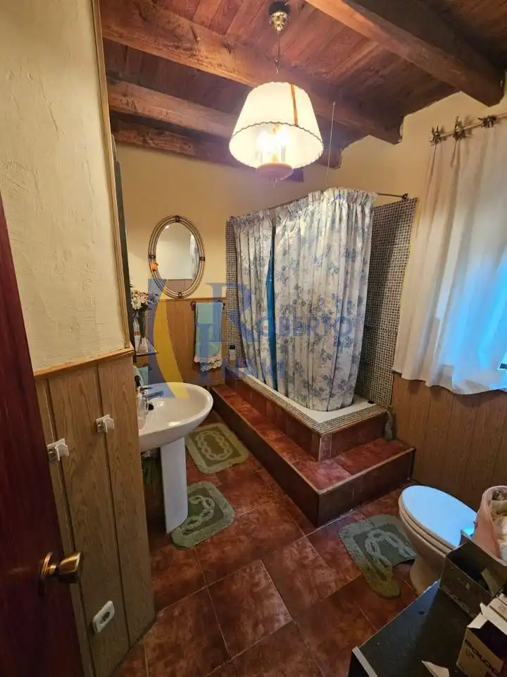 Bany de Casa o xalet en venda en Valdemora amb Jardí privat