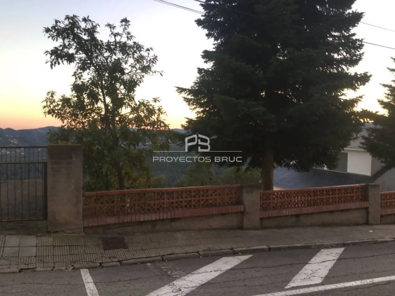 Terreny residencial en venda a Pallejà