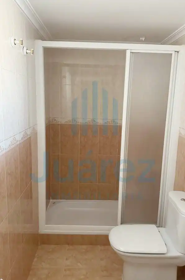 Baño de Piso de alquiler en Alicante / Alacant con Aire acondicionado, Calefacción y Parquet