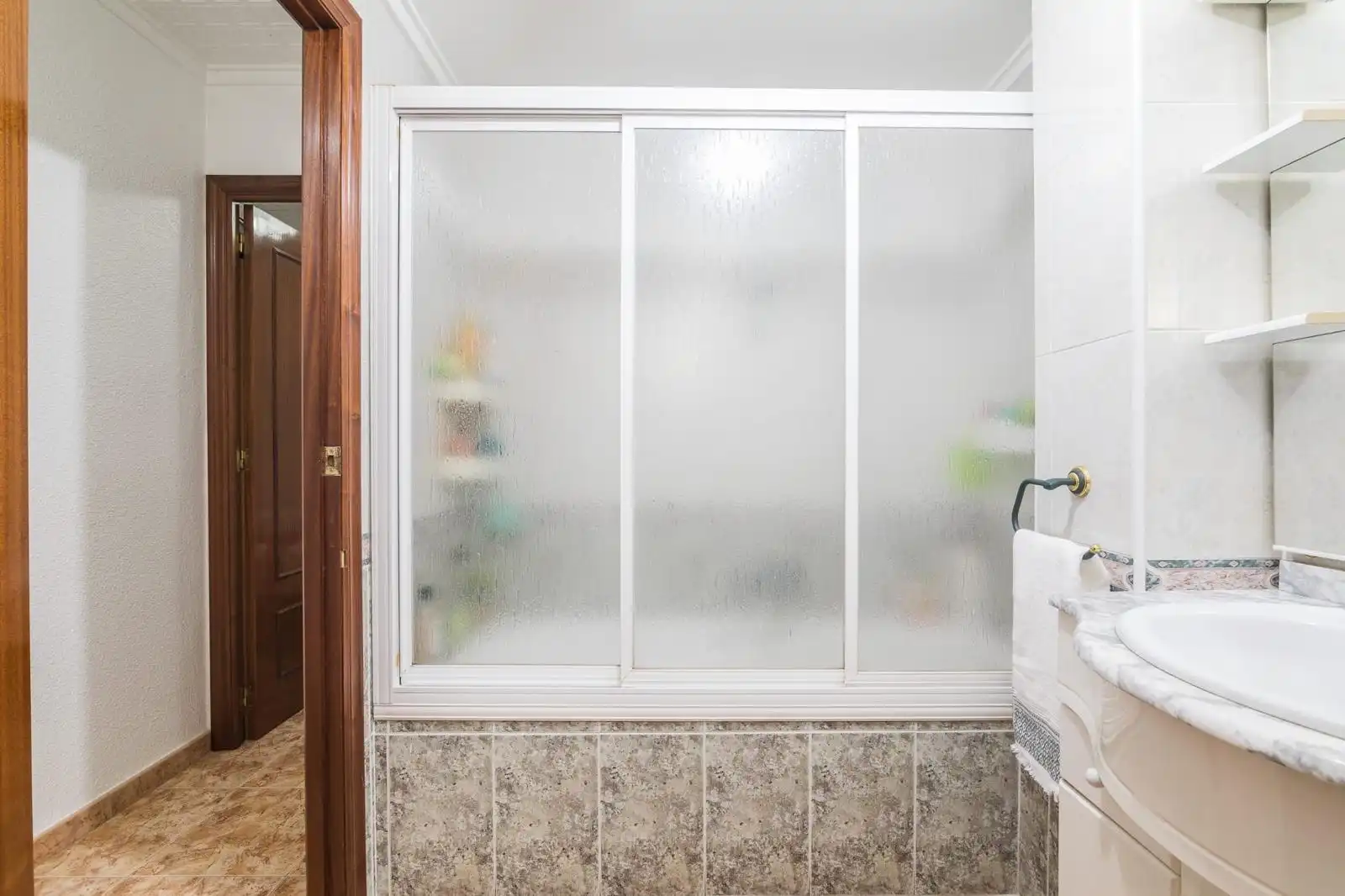 Bany de Apartament de lloguer en Torrevieja amb Calefacció, Terrassa i Moblat