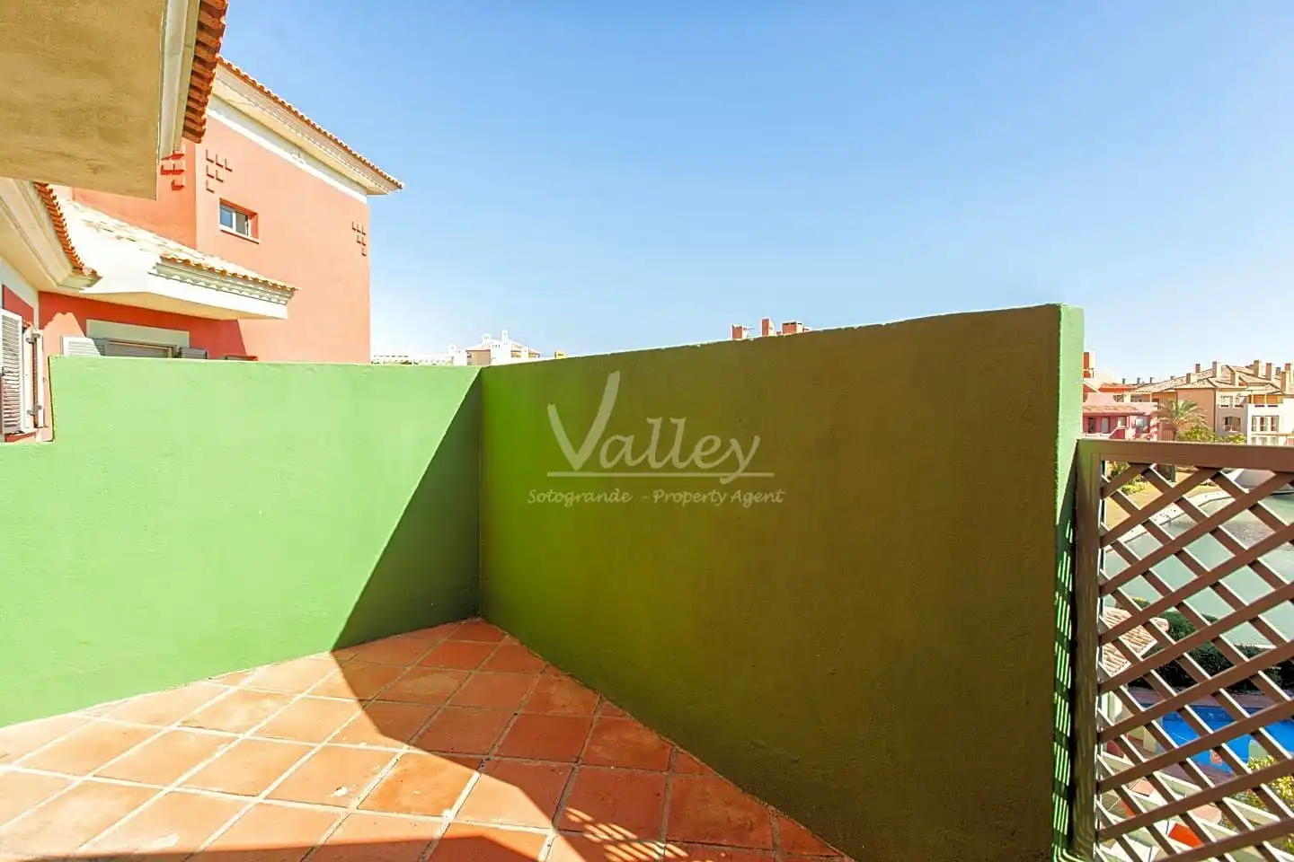 Vista exterior de Ático de alquiler en Sotogrande con Aire acondicionado, Calefacción y Terraza