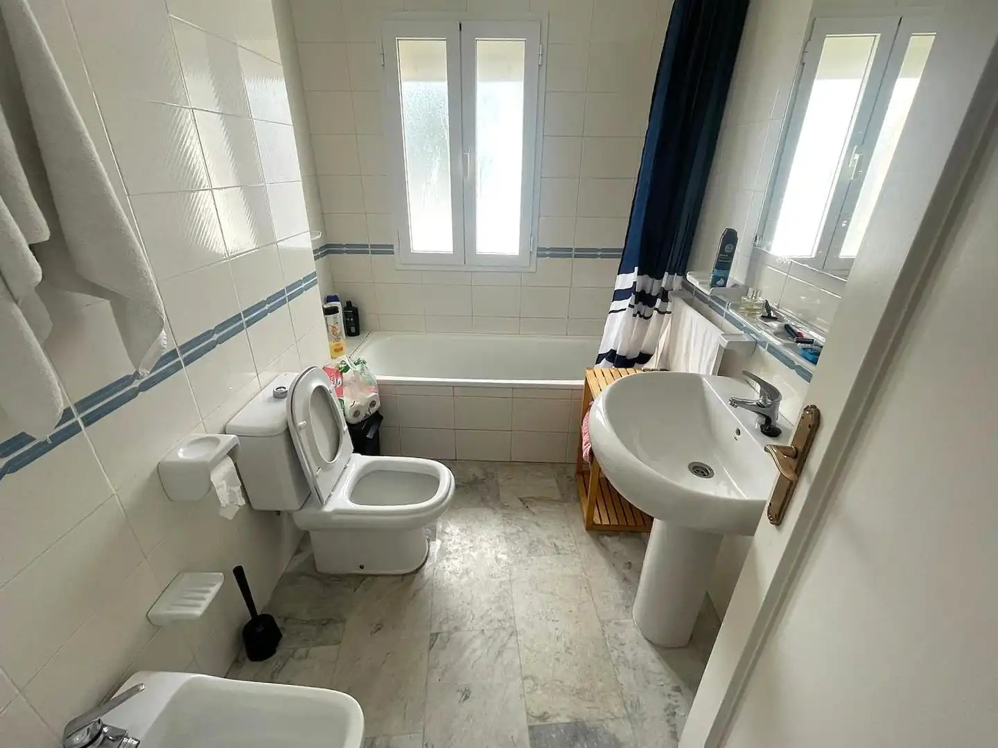Baño de Piso en venta en Torremolinos con Jardín privado, Terraza y Piscina comunitaria