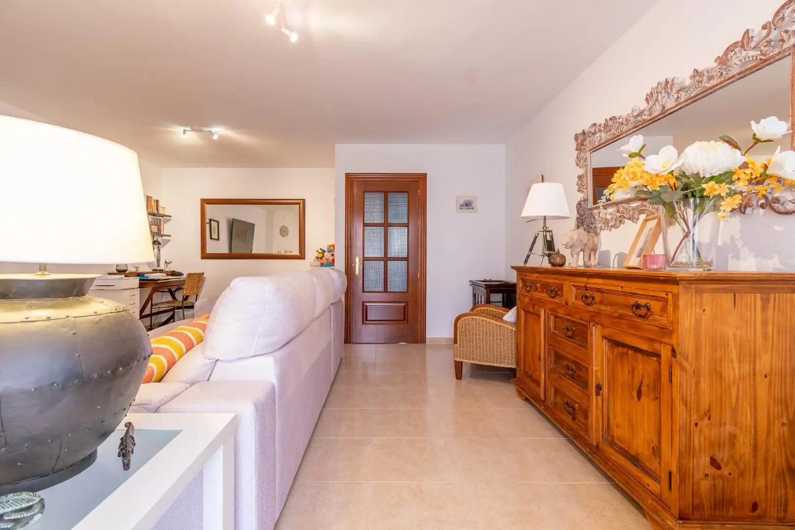 Sala de estar de Casa adosada en venta en Almería con Aire acondicionado, Calefacción y Terraza