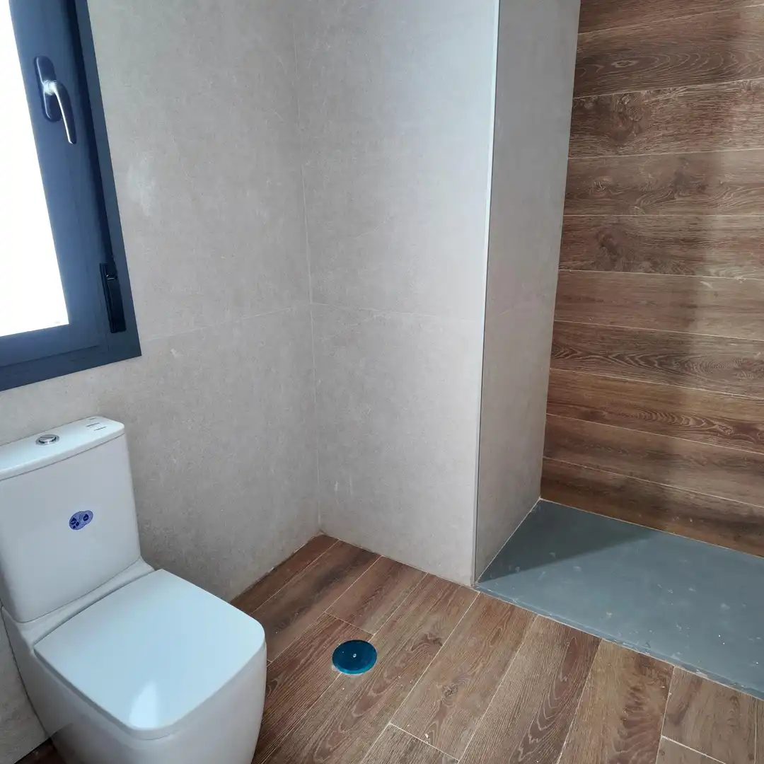 Bany de Pis en venda en Córdoba amb Calefacció, Jardí privat i Parquet