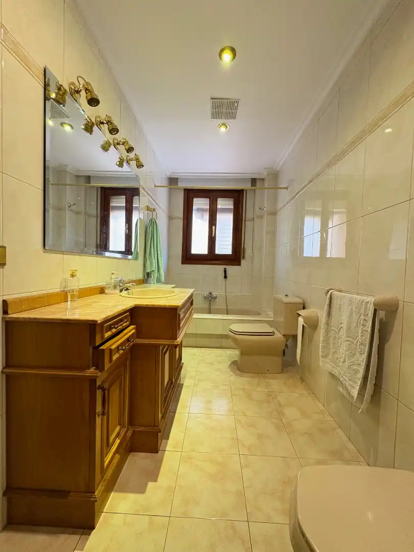 Baño de Apartamento en venta en Arnedo con Calefacción, Parquet y Trastero