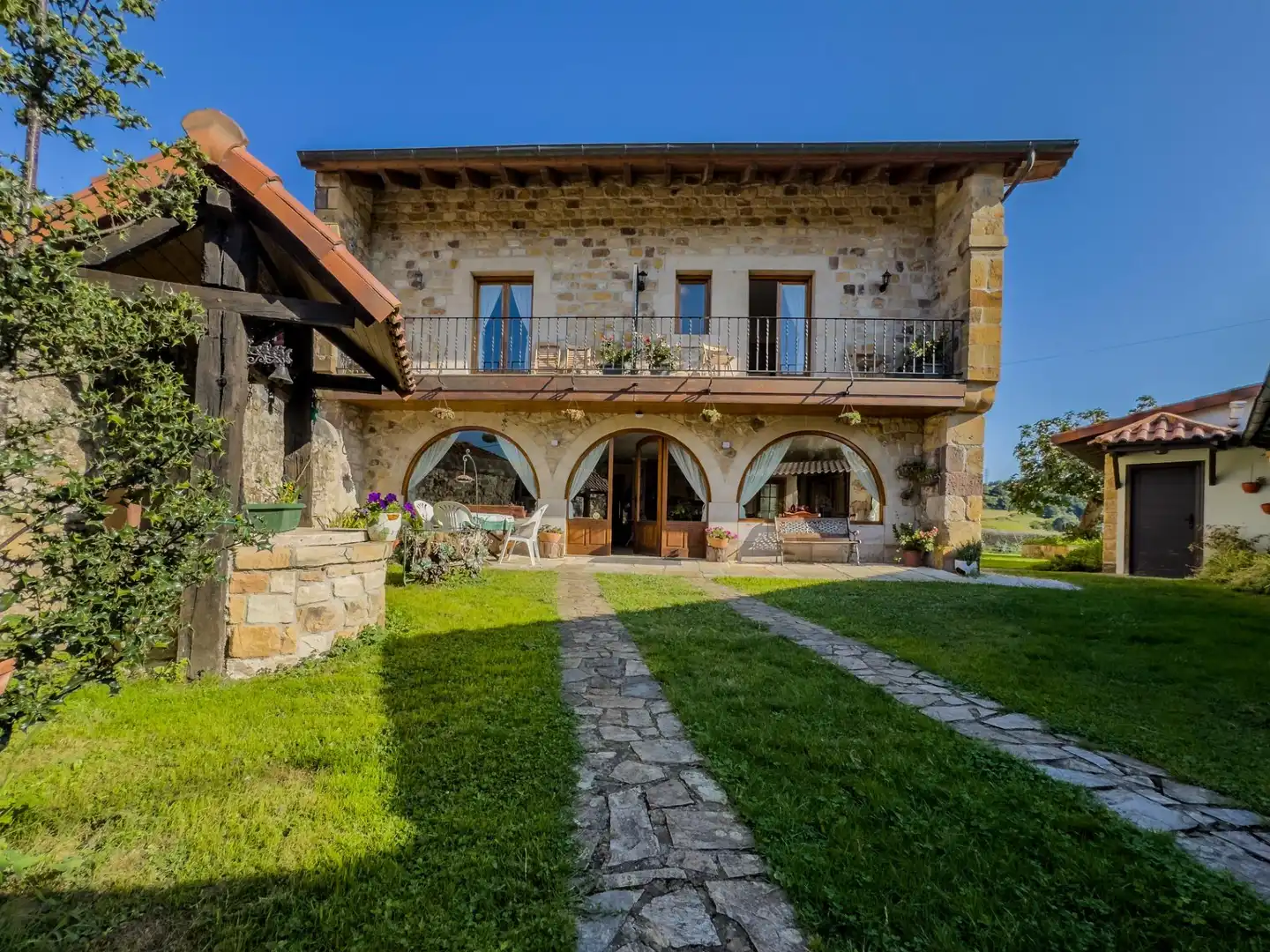 Vista exterior de Casa o xalet en venda en Polanco amb Calefacció, Jardí privat i Terrassa