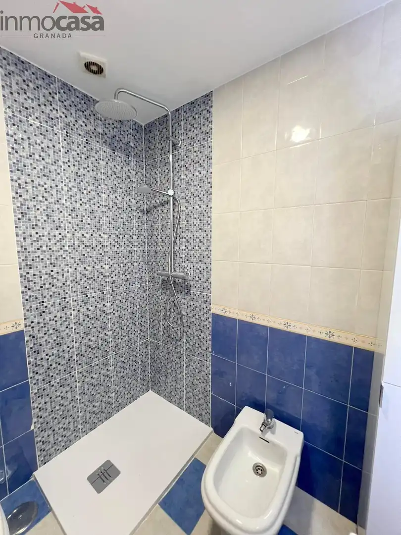 Baño de Piso de alquiler en Armilla con Calefacción, Trastero y Balcón