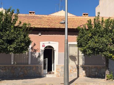 Reihenhaus zum Verkauf in Avenida de Orihuela 36
