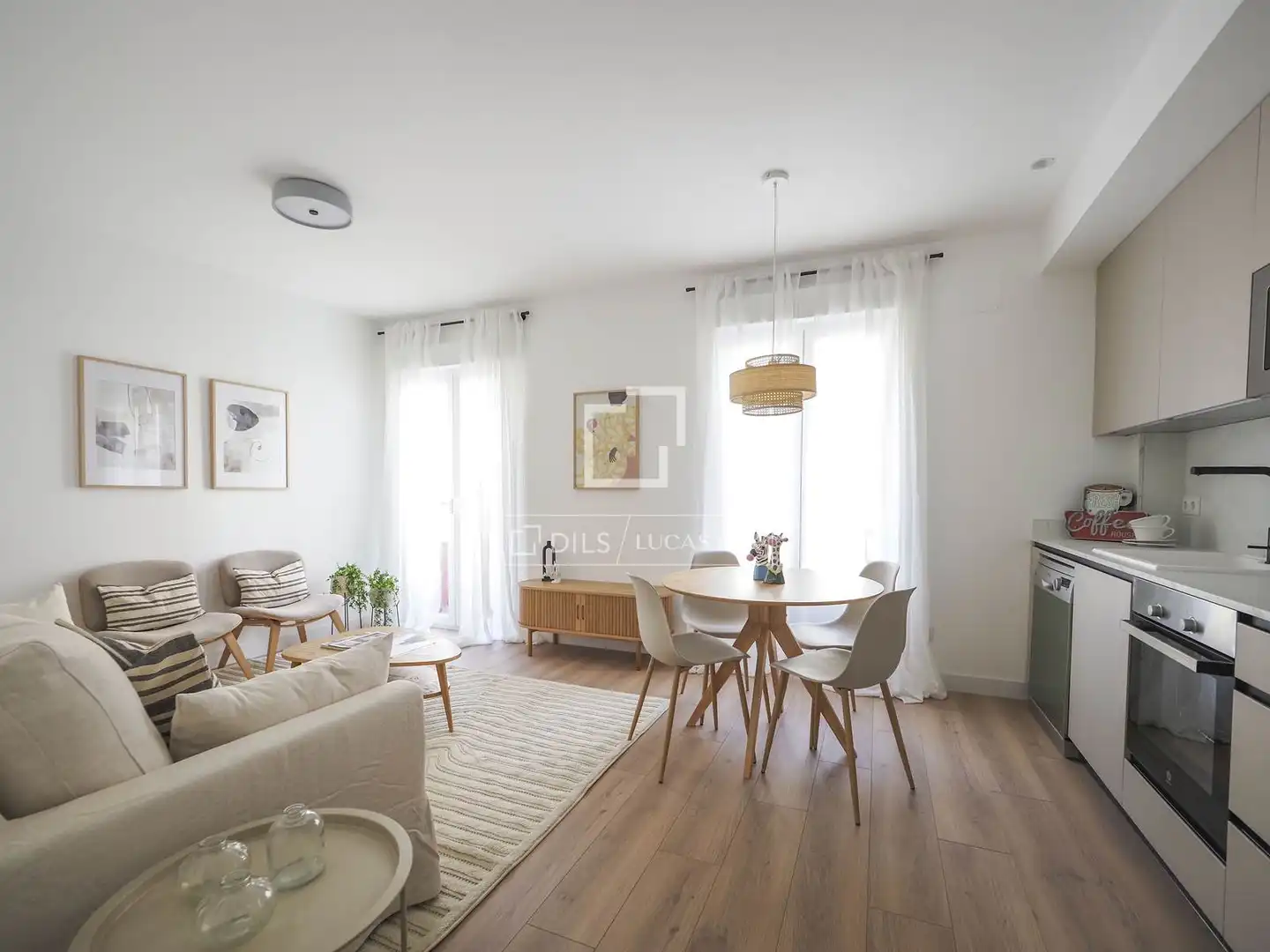 Schlafzimmer von Wohnung zum Verkauf in Madrid mit Klimaanlage, Möbliert und Balkon