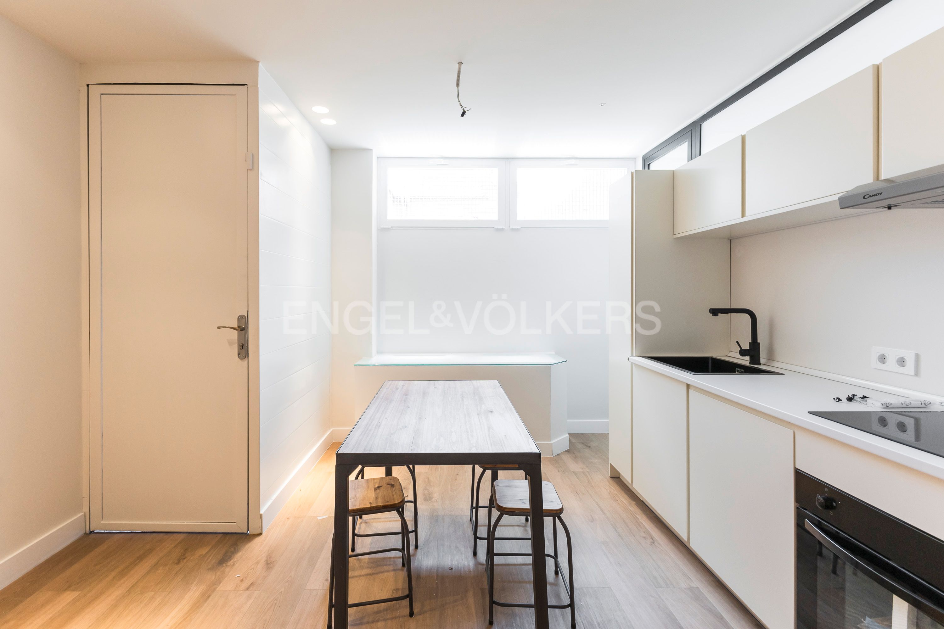 Cuina de Apartament en venda en  Madrid Capital amb Calefacció i Moblat