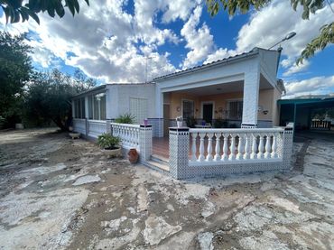 Maison rustique avec piscine à vendre à Crevillent