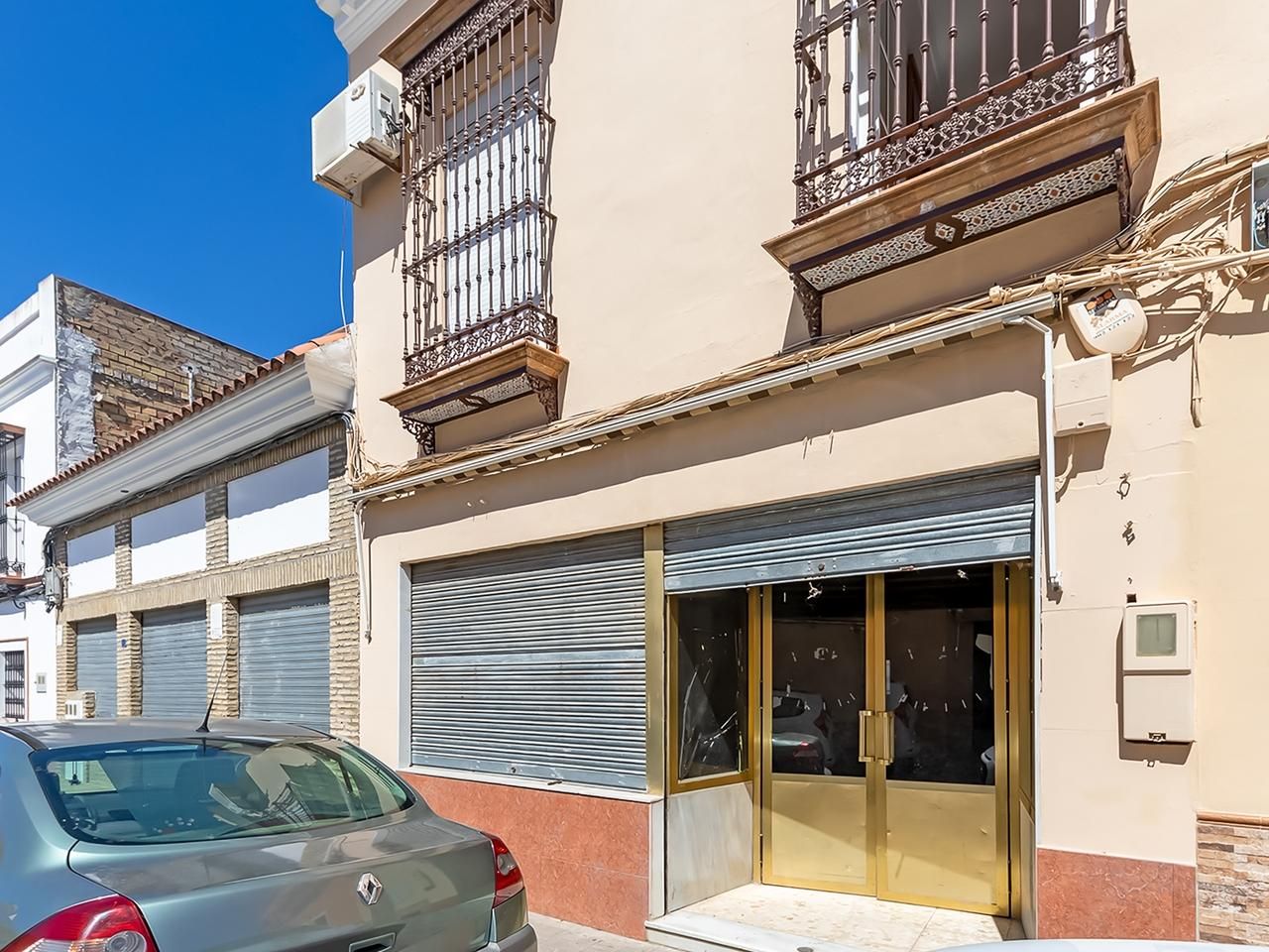 Vista exterior de Local en venda en Utrera