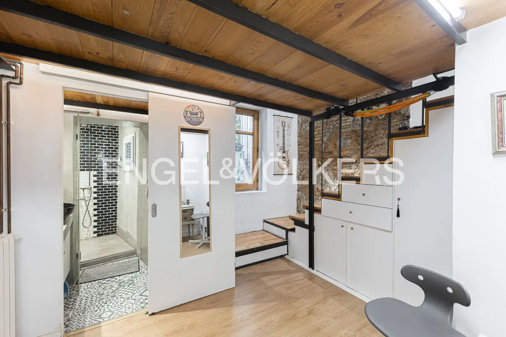 Maisonette zum Verkauf in Barcelona mit Klimaanlage, Heizung und Möbliert