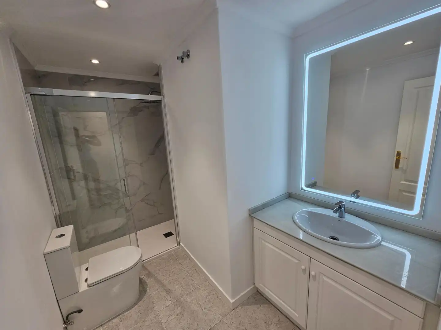 Baño de Apartamento en venta en Orihuela con Aire acondicionado, Amueblado y Piscina comunitaria