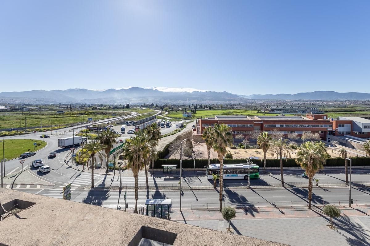 Vista exterior de Àtic de lloguer en Armilla amb Aire condicionat, Calefacció i Jardí privat