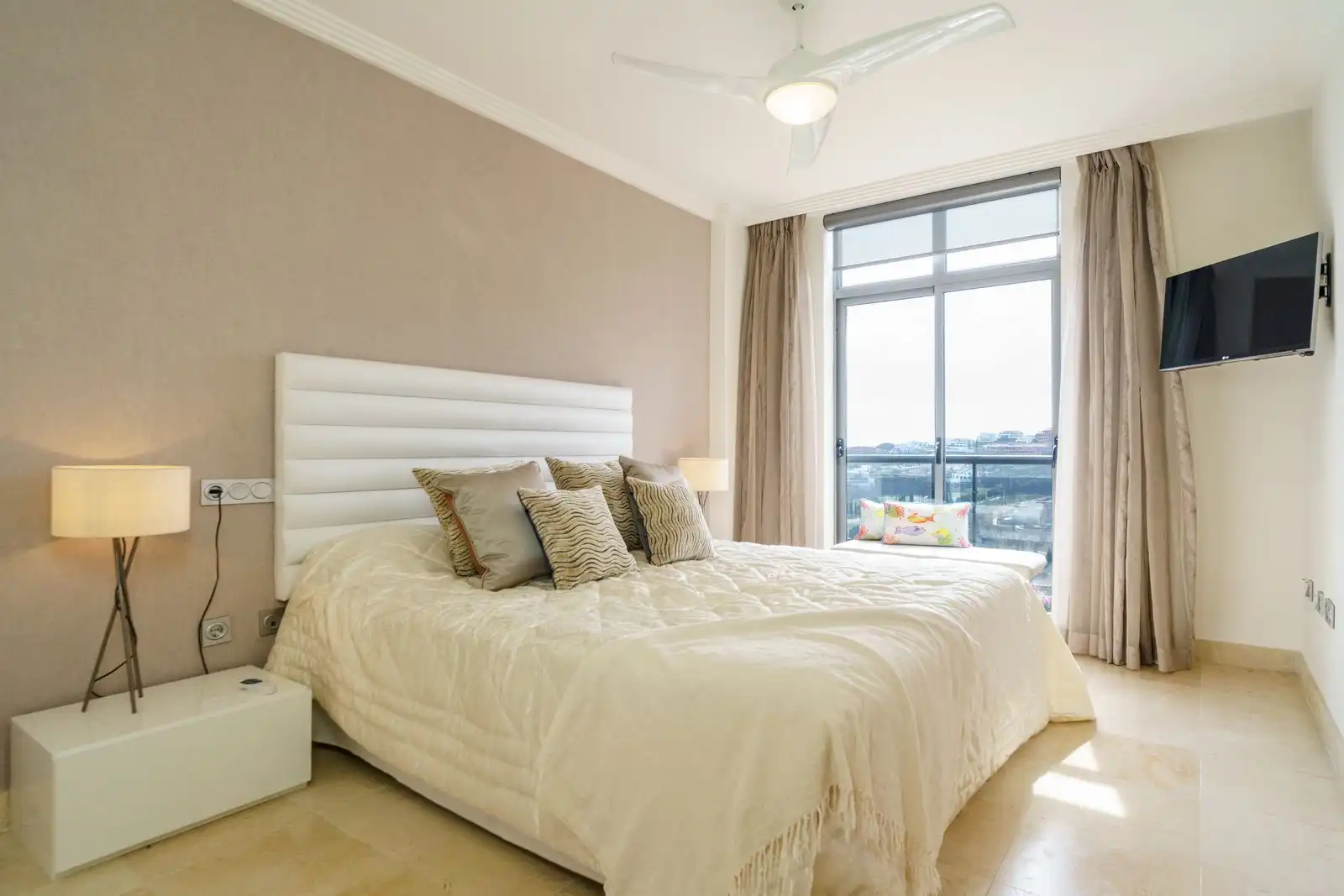 Schlafzimmer von Wohnung zum Verkauf in Benahavís mit Terrasse, Abstellraum und Möbliert