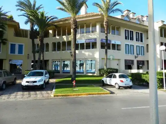 Locale commerciale in vendita a Puerto de Sotogrande - La Marina