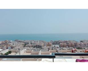 Vista exterior de Àtic de lloguer en Rincón de la Victoria amb Aire condicionat, Terrassa i Piscina