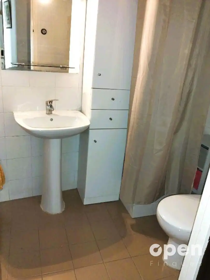 Baño de Piso en venta en Terrassa con Calefacción, Terraza y Balcón