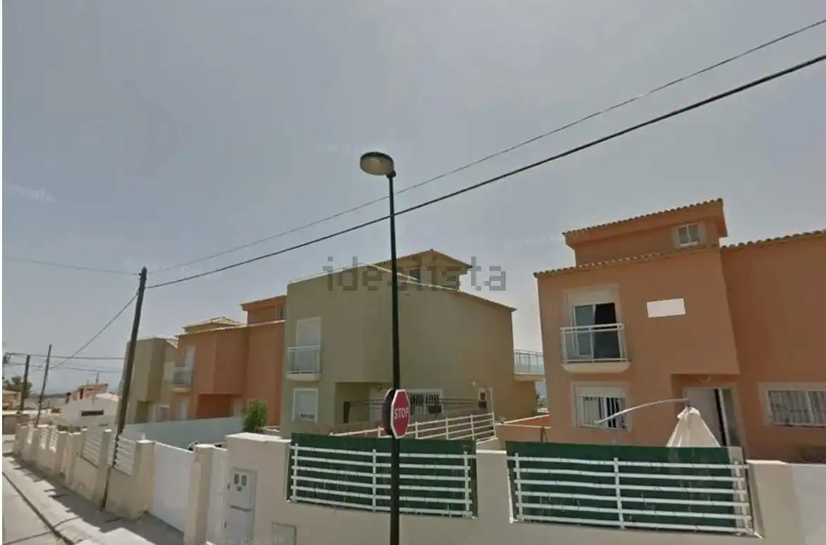 Vista exterior de Casa adosada en venda en L'Alfàs del Pi amb Jardí privat