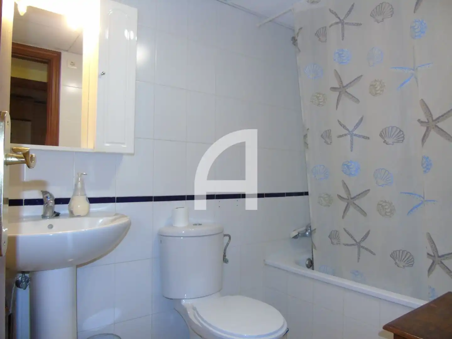 Bathroom of Flat for sale in Fuengirola  with Air Conditioner, Heating and Terrace