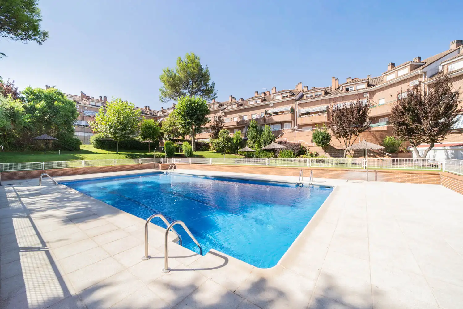 Schwimmbecken von Wohnung zum Verkauf in Sevilla la Nueva mit Klimaanlage, Heizung und Gemeinschaftspool