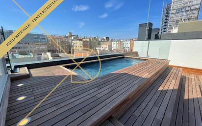 Swimming pool of Attic for sale in  Barcelona Capital  with Air Conditioner, Terrace and Balcony