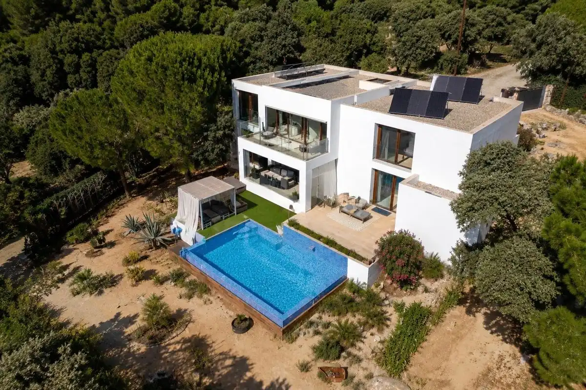 Detached house with terrace for sale in Calle Castillo de Berlanga, imagen 2
