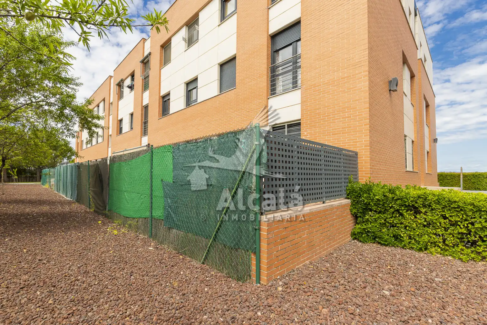 Vista exterior de Piso en venta en Alcalá de Henares con Aire acondicionado, Calefacción y Jardín privado