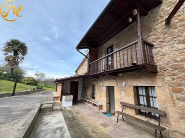 Casa amb balcó en venda a TRECEÑO-MOLINA
